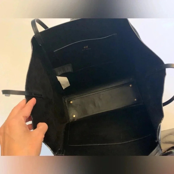 H&M Gorgeous faux leather and suede  bucket style purse. In black. - Picture 10 of 16